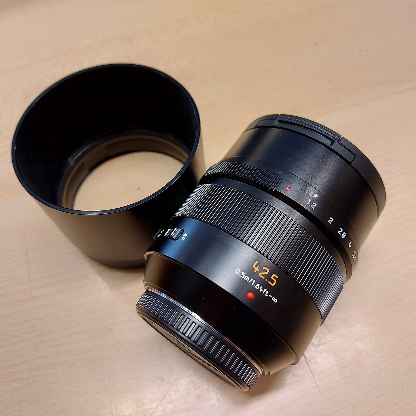 Panasonic 42.5mm f/1.2 Leica Nocticron Aspherical