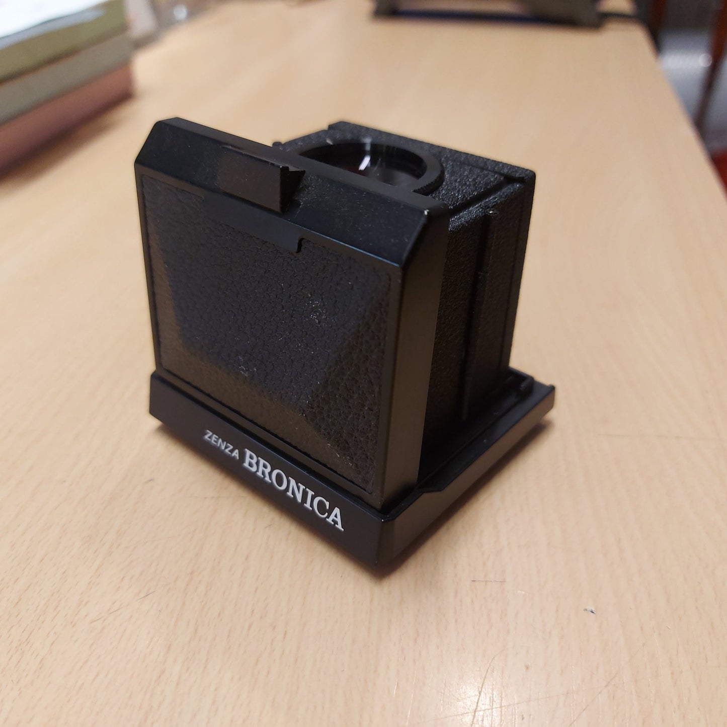 Bronica ETRS waist level finder