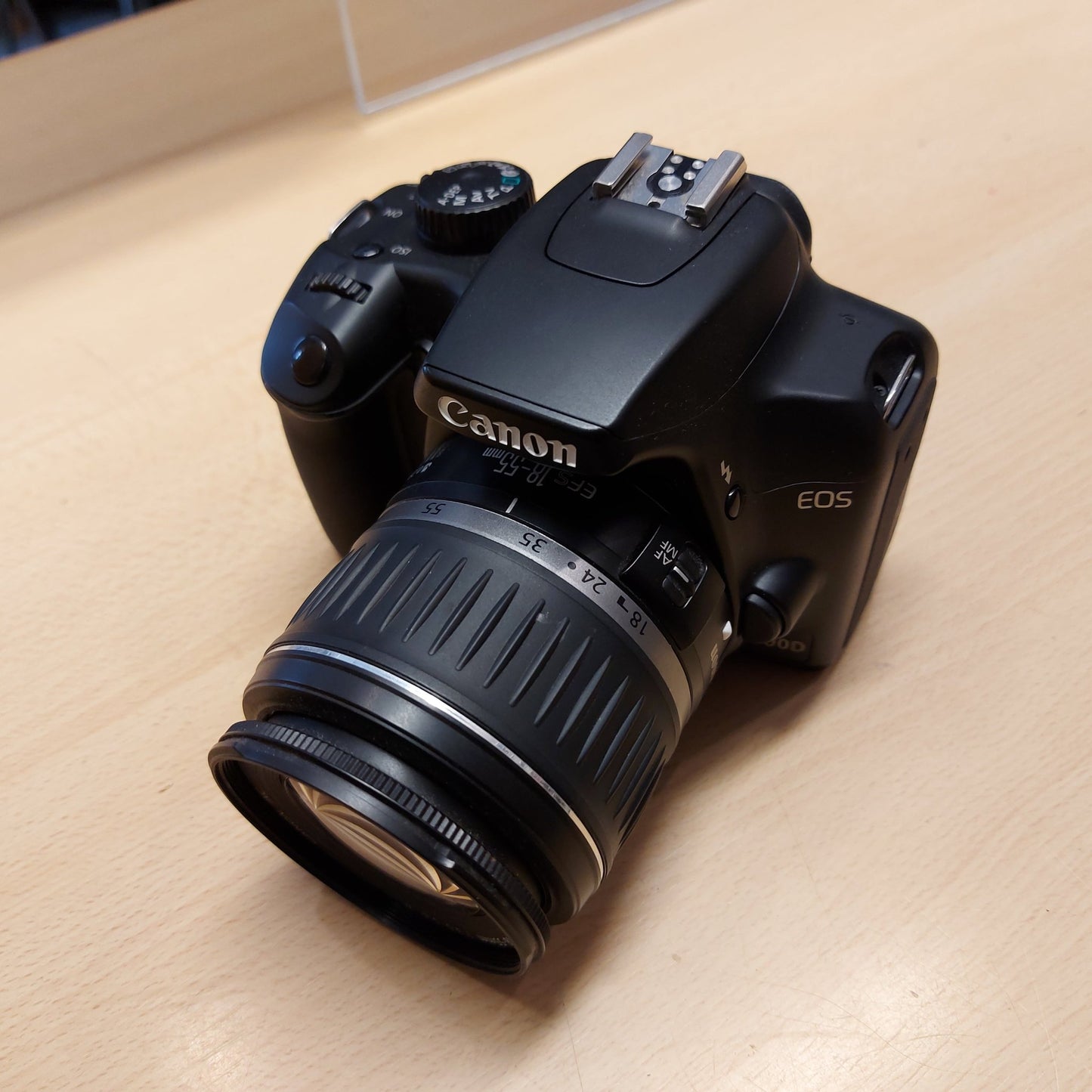 Canon EOS 1000d + 18-55mm EF-S