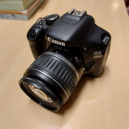 Canon EOS 550d + 18-55mm