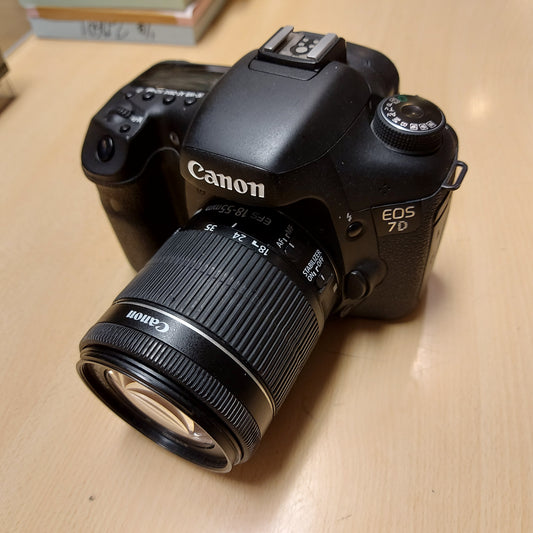 Canon EOS 7d + 18-55mm