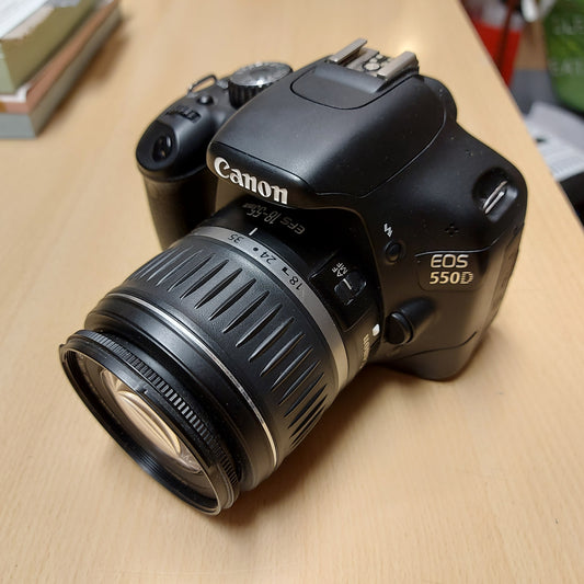 Canon EOS 550d + 18-55mm